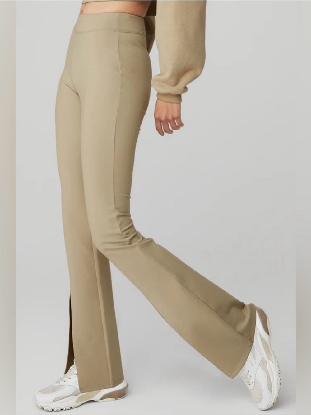 ALO Flutter Legging in California Sand